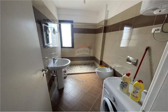 Tirane, jepet me qera apartament 2+1+BLK Kati 3, 96 m² 400 Euro (Zallit)