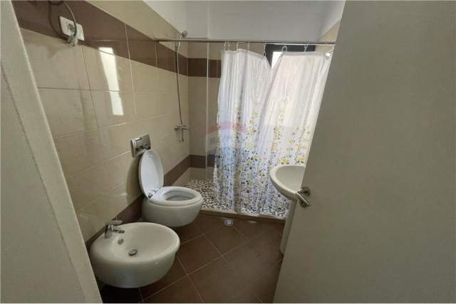 Tirane, jepet me qera apartament 2+1+BLK Kati 3, 96 m² 400 Euro (Zallit)
