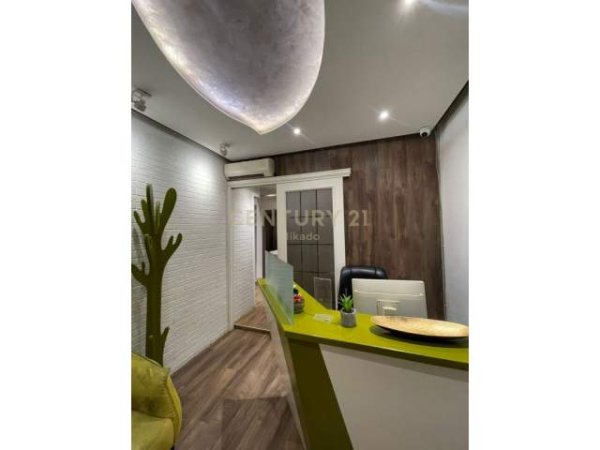 Tirane, jepet me qera ambjent biznesi Kati 5, 60 m² 1.200 Euro (Ish Blloku)