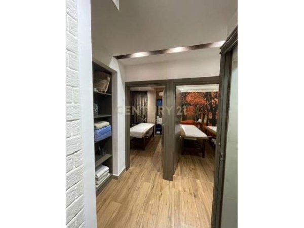 Tirane, jepet me qera ambjent biznesi Kati 5, 60 m² 1.200 Euro (Ish Blloku)