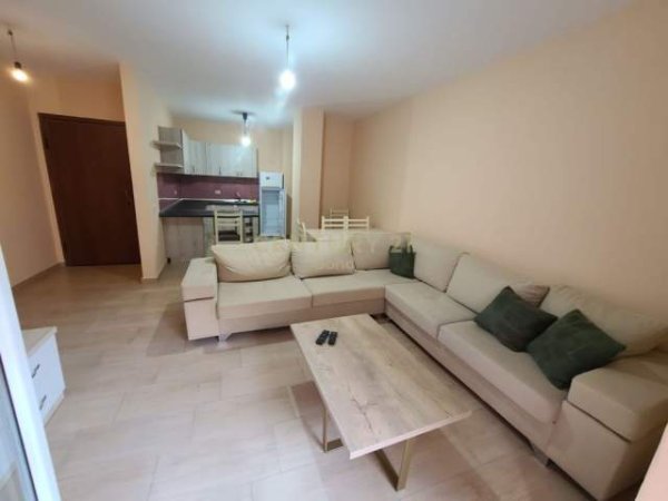Tirane, jepet me qera apartament 3+1 Kati 1, 110 m² 400 Euro (Rruga Elbasanit)