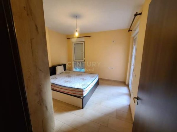 Tirane, jepet me qera apartament 3+1 Kati 1, 110 m² 400 Euro (Rruga Elbasanit)
