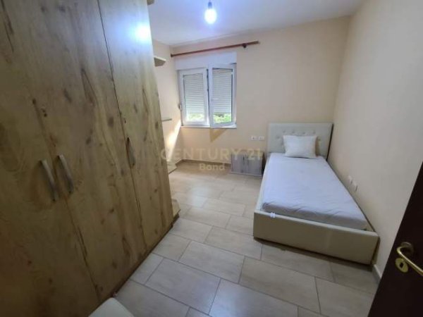 Tirane, jepet me qera apartament 3+1 Kati 1, 110 m² 400 Euro (Rruga Elbasanit)