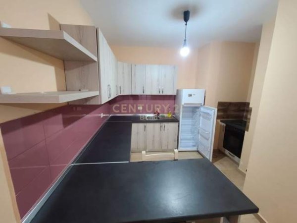 Tirane, jepet me qera apartament 3+1 Kati 1, 110 m² 400 Euro (Rruga Elbasanit)