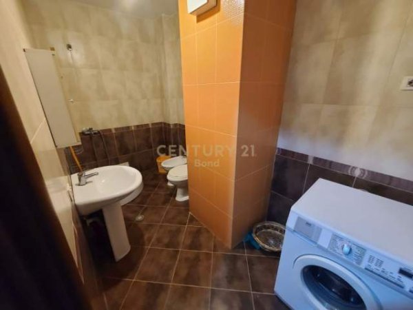 Tirane, jepet me qera apartament 3+1 Kati 1, 110 m² 400 Euro (Rruga Elbasanit)