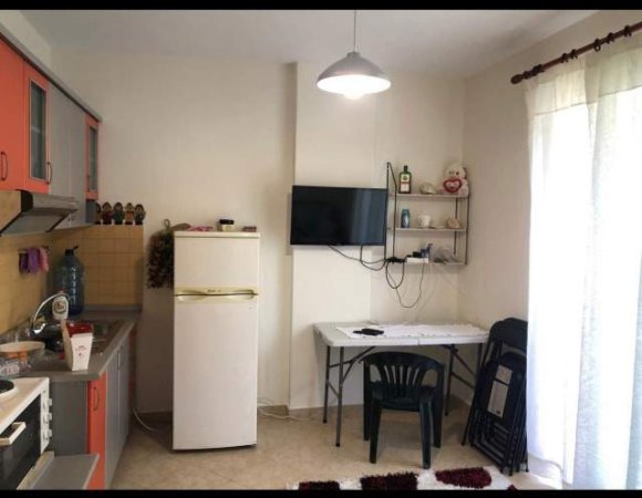 Mali Robit, jepet me qera apartament 1+1+BLK Kati 3, 45 m² 30 Euro/nata (Golem Durres)