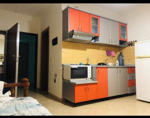Mali Robit, jepet me qera apartament 1+1+BLK Kati 3, 45 m² 30 Euro/nata (Golem Durres)