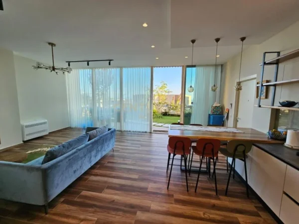 JEPET ME QIRA MUJORE APARTAMENT LUKSOZ 2+1 NE GREEN COAST