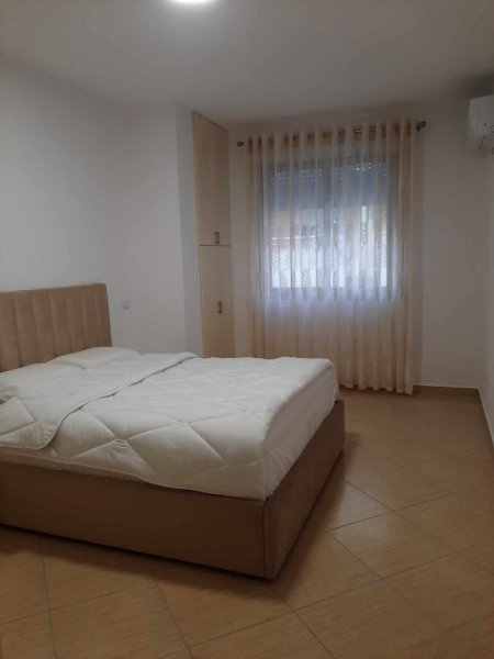 Apartament ne qender te Lungomares