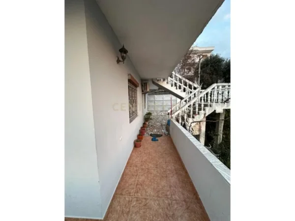 SHITET SHTEPI 2 KATESHE NE ARAPAJ,ME PAMJE NGA DURRSI !!