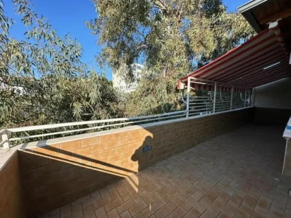 SHITET APARTAMENT 2+1+2 TUALETE+VERANDE TE MALI I ROBIT