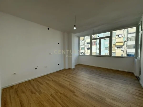 21 DHJETOR , SHESIM APARTAMENT 1+1.