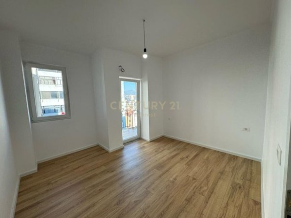 21 DHJETOR , SHESIM APARTAMENT 1+1.