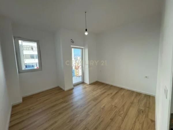 21 DHJETOR , SHESIM APARTAMENT 1+1.