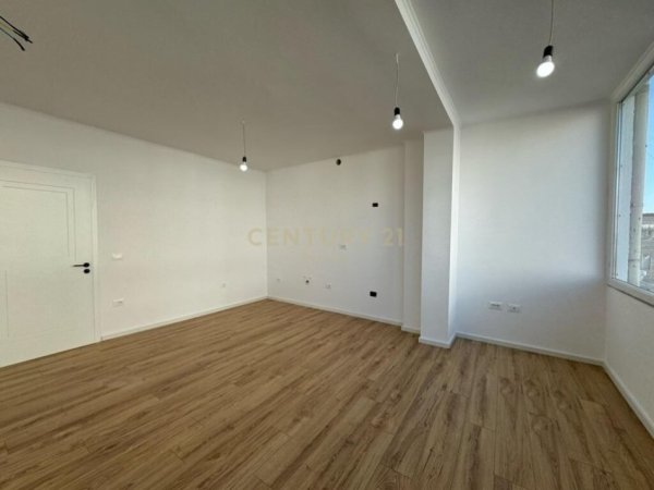 21 DHJETOR , SHESIM APARTAMENT 1+1.