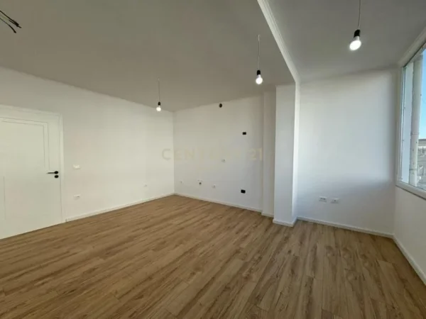 21 DHJETOR , SHESIM APARTAMENT 1+1.