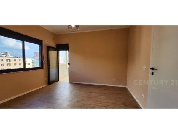 SHITET APARTAMENT 1+1 TEK ISH RAJONI I POLICISE NE DURRES !!!