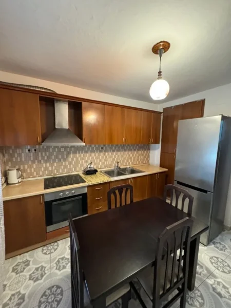 Jepet me qera Apartamenti 2+1 , 21 Dhjetori tek Neranxi (rruga Muhamet Gjollesha)