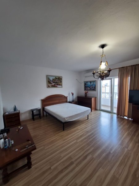 Qera, Apartament 2+1+2, Komuna e Parisit, Tiranë