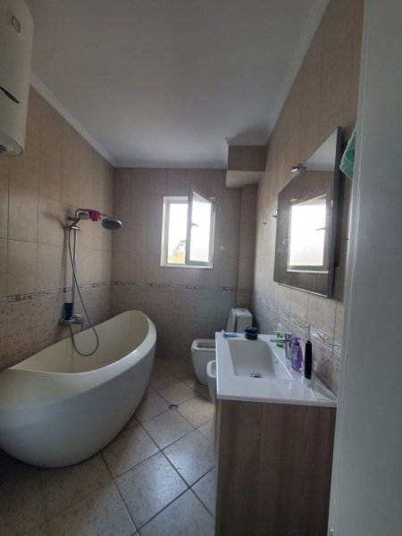 Qera, Apartament 2+1+2, Komuna e Parisit, Tiranë