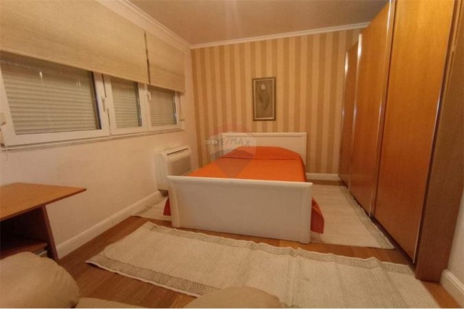 Jepet apartament me qera te 21 dhjetori, prane Mozaikut, 700 Euro