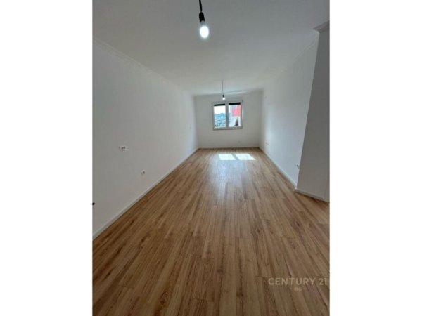 SHITET APARTAMENT TEK XHAMIA TABAKEVE,RRUGA ELBASANIT!