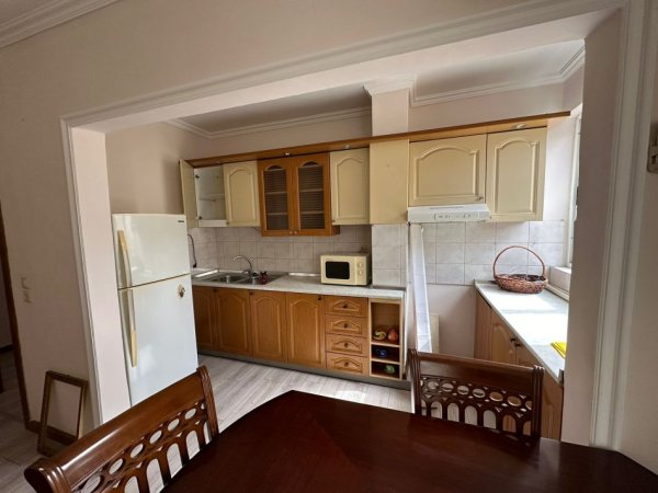 Apartamen me qira 2+1 Shkolla 1 Maji