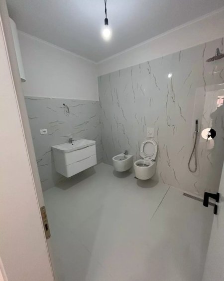 Shitet Apartament 1+1 te Rr. Elbasanit