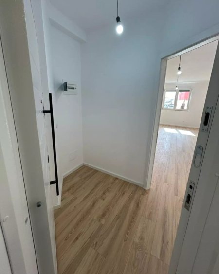 Shitet Apartament 1+1 te Rr. Elbasanit