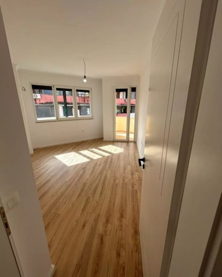 Shitet Apartament 1+1 te Rr. Elbasanit