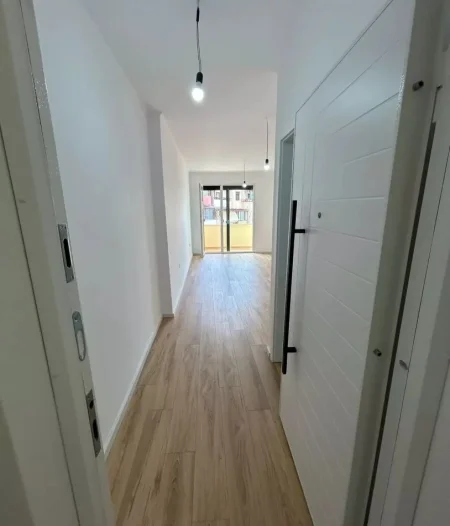 Shitet Garsoniere te Rr. Elbasanit te Xhamia e Tabakeve, 85.000 Euro