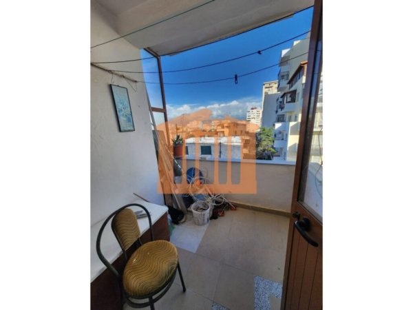 APARTAMENT 2+1 TEK SPITALI DURRES,PER SHITJE!