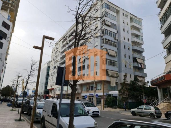 APARTAMENT 3+1+2+DEPO NE QENDER TE DURRESIT PER SHITJE !