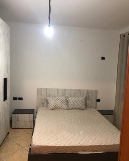 Jepet me Qera Apartament 1+1 tek Pazari i Ri