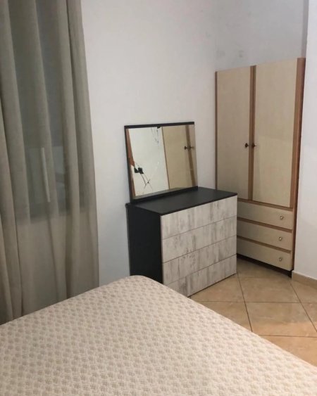 Jepet me Qera Apartament 1+1 tek Pazari i Ri