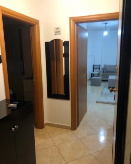 Jepet me Qera Apartament 1+1 tek Pazari i Ri