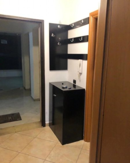 Jepet me Qera Apartament 1+1 tek Pazari i Ri