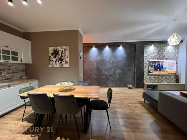 SHES APARTAMENT 2+1+2, KOPSHTI BOTANIK!