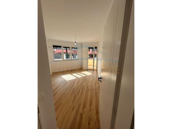 Shitet, Apartament 1+1, Rruga e Elbasanit. UNA38567