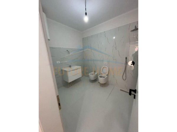 Shitet, Apartament 1+1, Rruga e Elbasanit. UNA38567