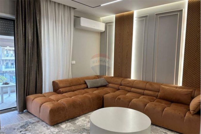 Jepet me qira apartament 2+1+2 te Zogu i Zi