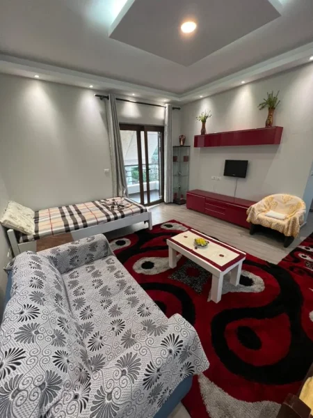 Jepet me Qera Garsoniere në Yzberisht.