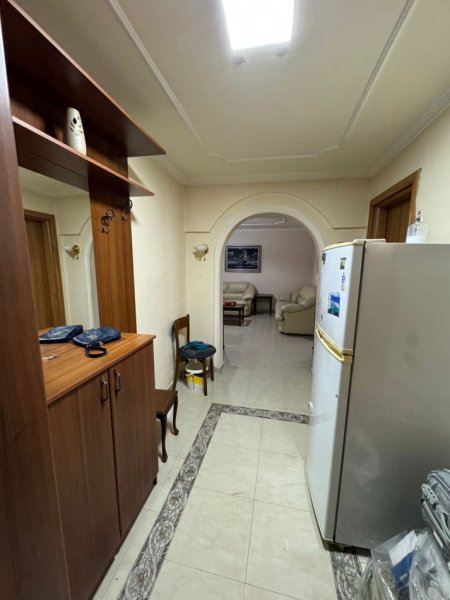 Jepet me qera Apartamenti 2+1 500 euro , Stadiumi Dinamo prane Restorant Ujvara.