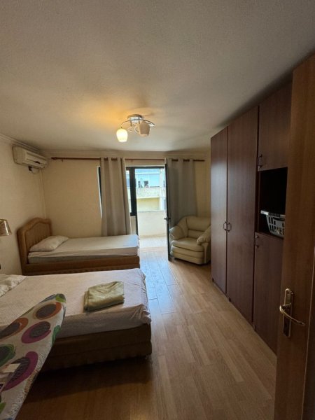 Jepet me qera Apartamenti 2+1 500 euro , Stadiumi Dinamo prane Restorant Ujvara.