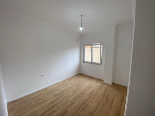 Shitet Apartament 2+1 ne Xhamllik