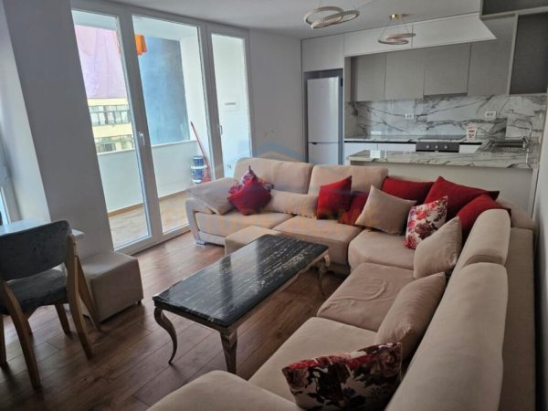 Qera, Apartament 2+1, 21 Dhjetori
800 €