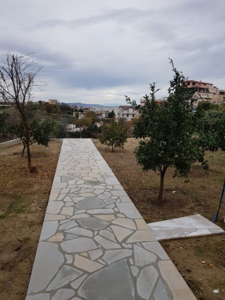 Tirane, jepet me qera Vile 2 Katshe 140 m² 500 Euro