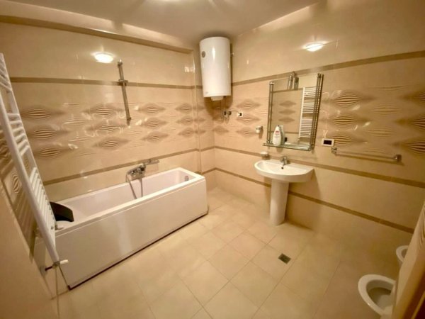 APARTAMENT 3+1+2 ME QIRA PRANE LIQENIT ARTIFICIAL  2000 euro