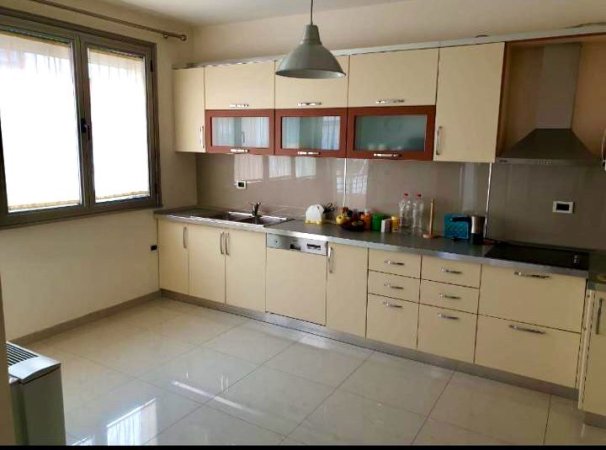 APARTAMENT 3+1+2 ME QIRA PRANE LIQENIT ARTIFICIAL  2000 euro