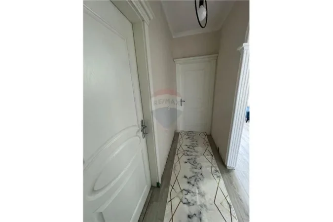 Jepet apartament 2+1+post parkimi prane Amerikan3!